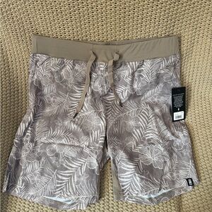 Glyder Men's Acadia Shorts - Island Tropical Print Size L NWT Retail$64